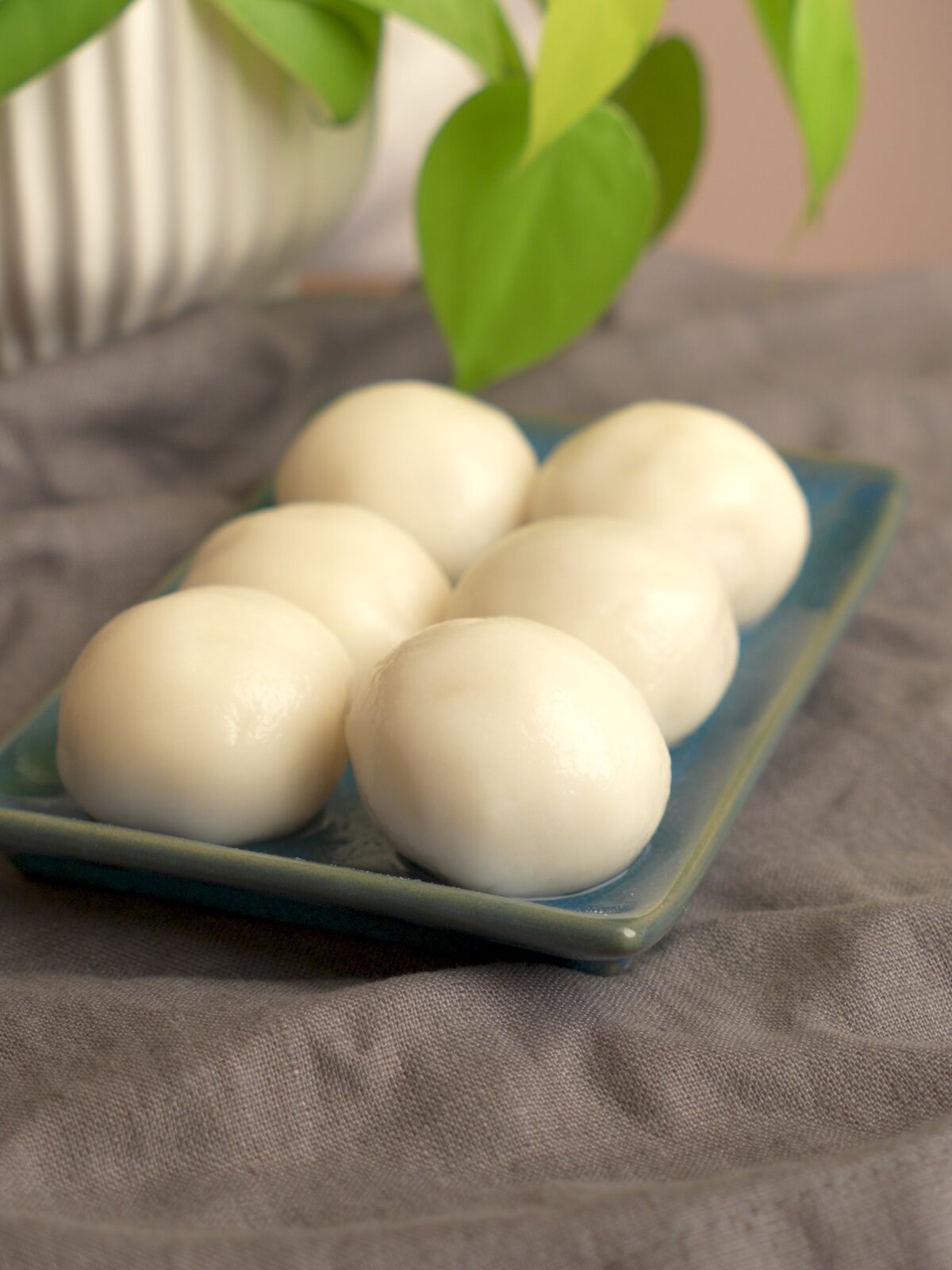Masi (Peanut Stuffed Sticky Rice Balls) - Jeanelleats Food and 