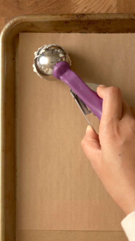 portioning and placing the merengues on a baking pan
